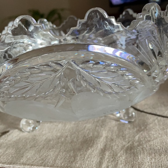 Beautiful Footed Lead crystal bowl - Picture 2 of 5